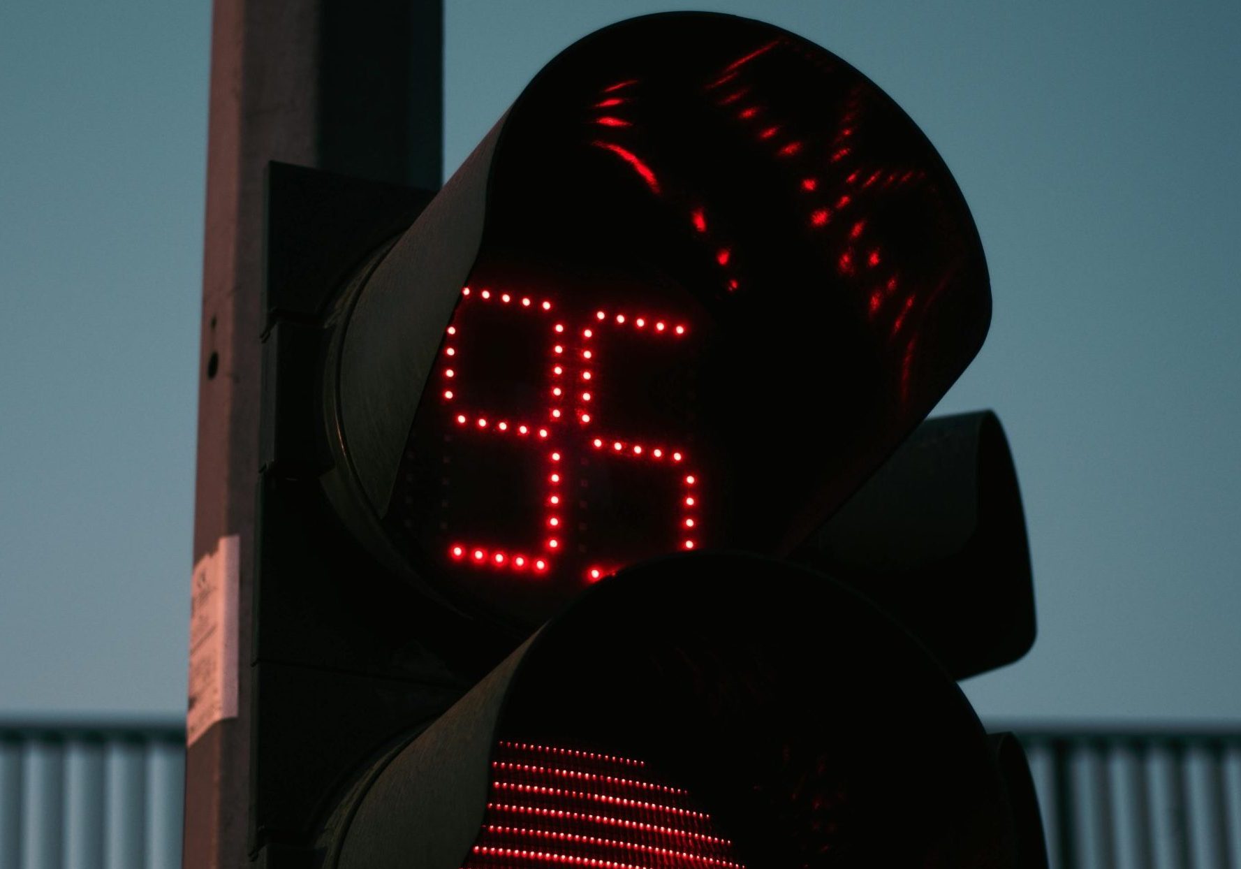 Red traffic light with a 95-second countdown during twilight, emphasizing urban traffic control.